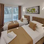 Nyaraló Mara