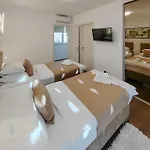 Nyaraló Mara